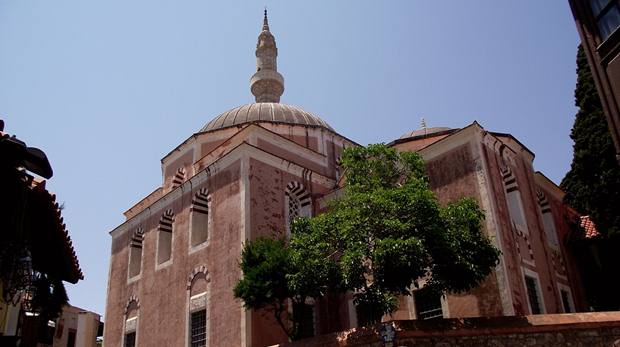 Camii'nin Pembe Duvarları ve Meşhur Minaresi 